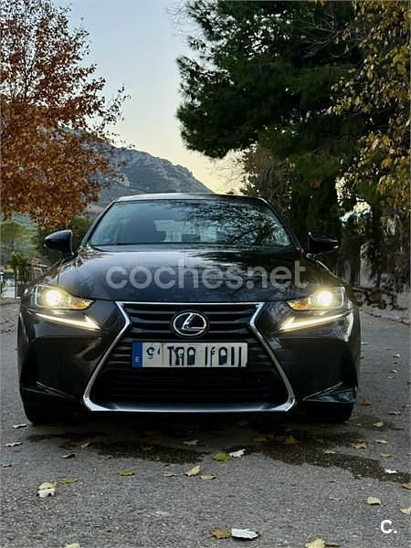 Usado Lexus IS300h Business Edition 223 CV (164 kW) 2018 Negro Berlina