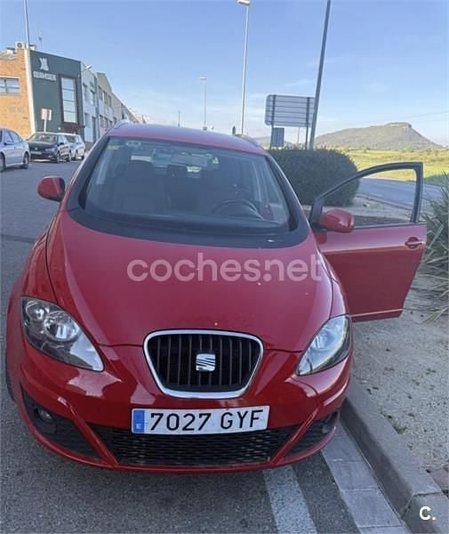 Usado Seat Altea XL Ecomotive 105 CV (77 kW) 2010 Rojo Monovolumen