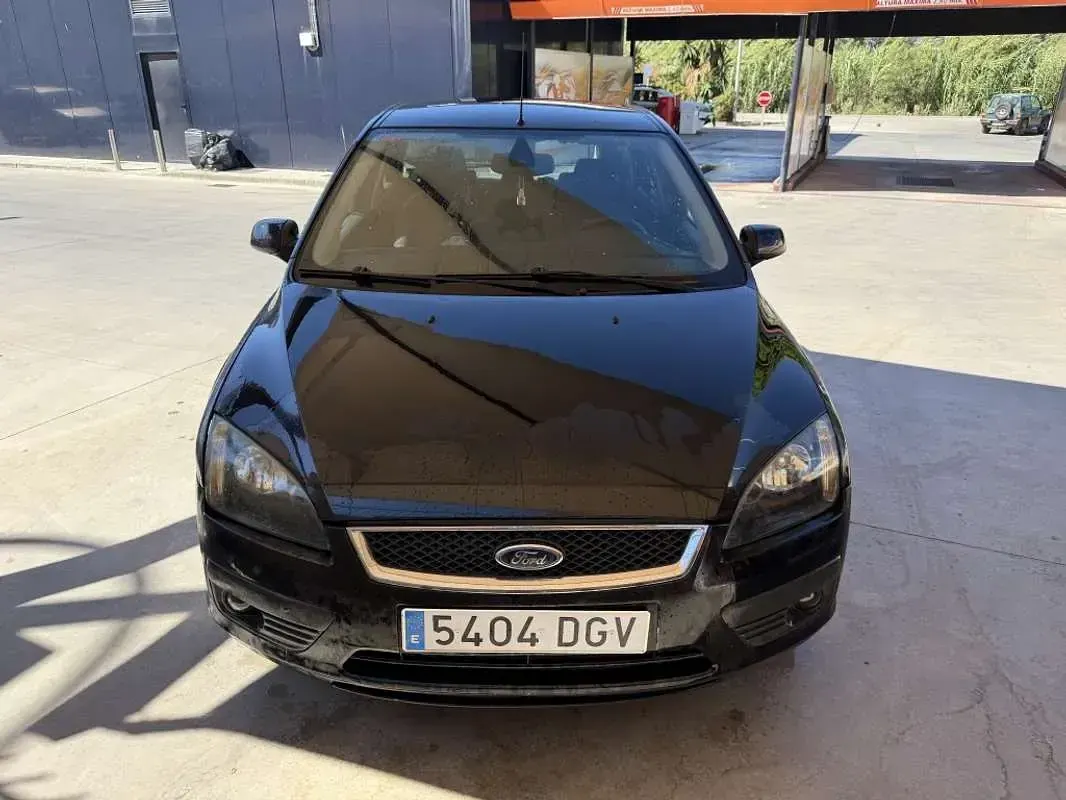 Usado Ford Focus Trend 109 CV (80 kW) 2005 Negro Utilitario