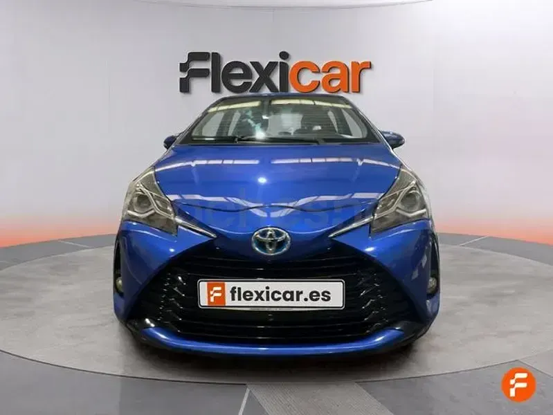 Usado Toyota Yaris Hybrid Business Edition 116 CV (85 kW) 2020 Azul Berlina