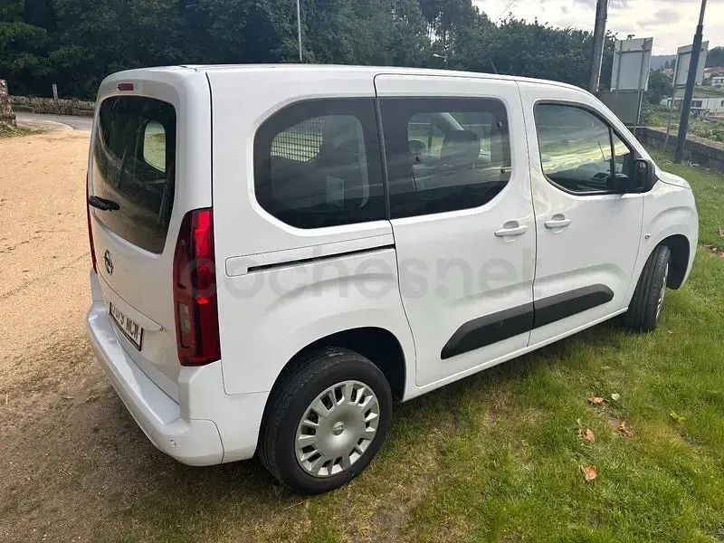 Usado Opel Combo Life Edition+ 102 CV (75 kW) 2022 Blanco Monovolumen