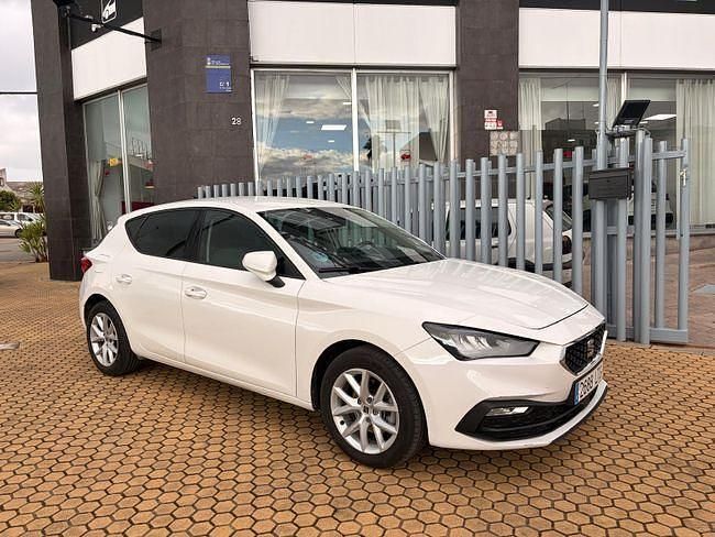 Usado Seat Leon Style 115 CV (84 kW) 2021 Blanco Berlina