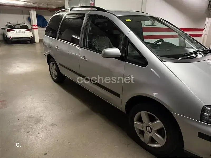 Usado Seat Alhambra Stella 115 CV (84 kW) 2004 Gris / plata Monovolumen