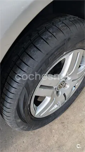 Usado VW Golf IV Highline 130 CV (95 kW) 2002 Gris / plata Berlina
