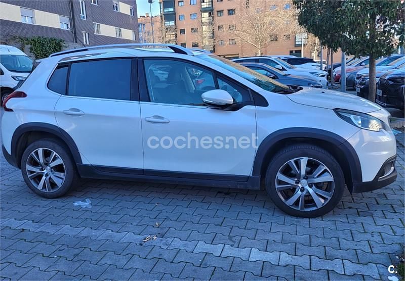Usado Peugeot 2008 Allure 120 CV (88 kW) 2017 Blanco SUV