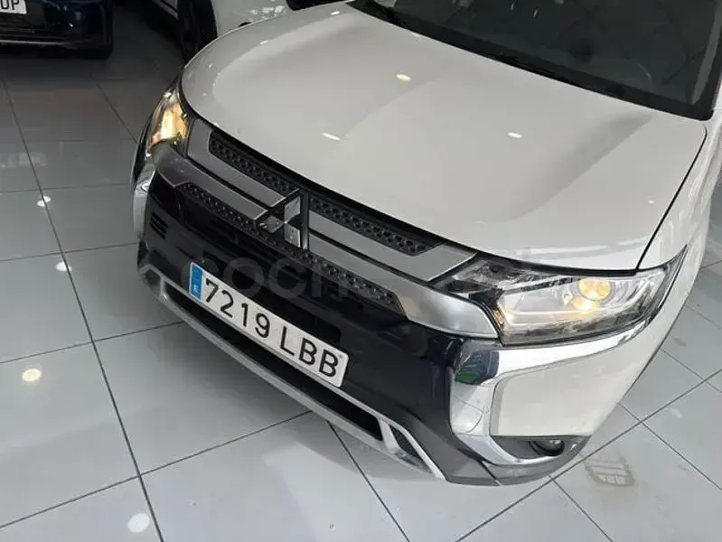 Usado Mitsubishi Outlander Motion 150 CV (110 kW) 2019 Blanco SUV