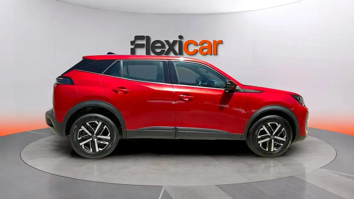 Usado Peugeot 2008 Active 100 CV (73 kW) 2023 Rojo SUV