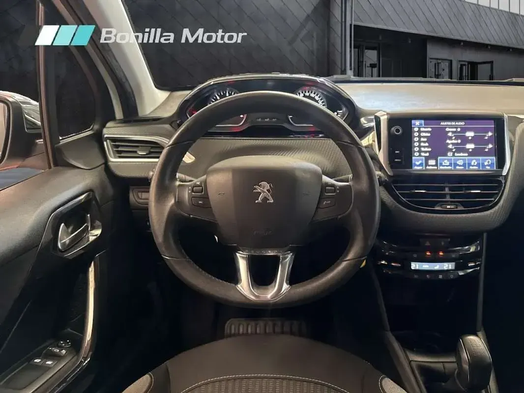Usado Peugeot 208 Style 101 CV (74 kW) 2016 Blanco Utilitario