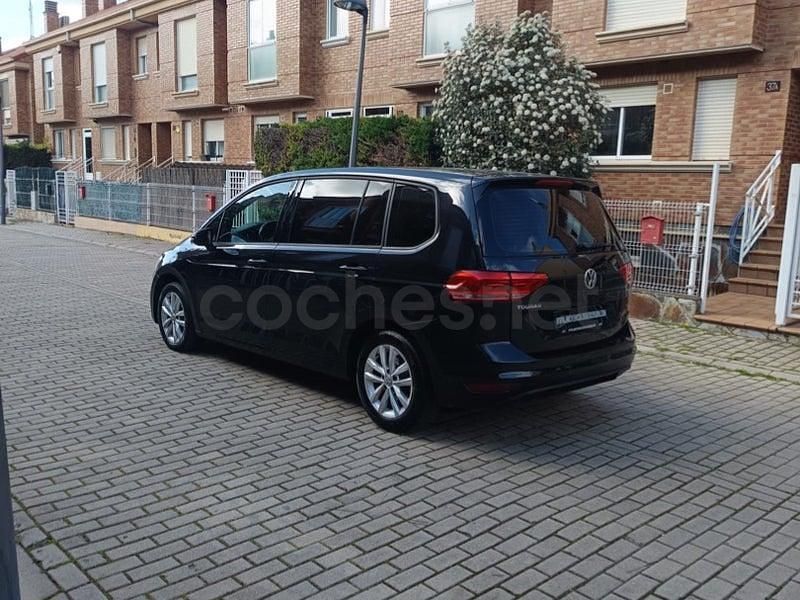 Usado VW Touran Advance 110 CV (80 kW) 2015 Negro Monovolumen