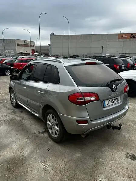 Usado Renault Koleos Dynamique 150 CV (110 kW) 2009 Gris / plata SUV