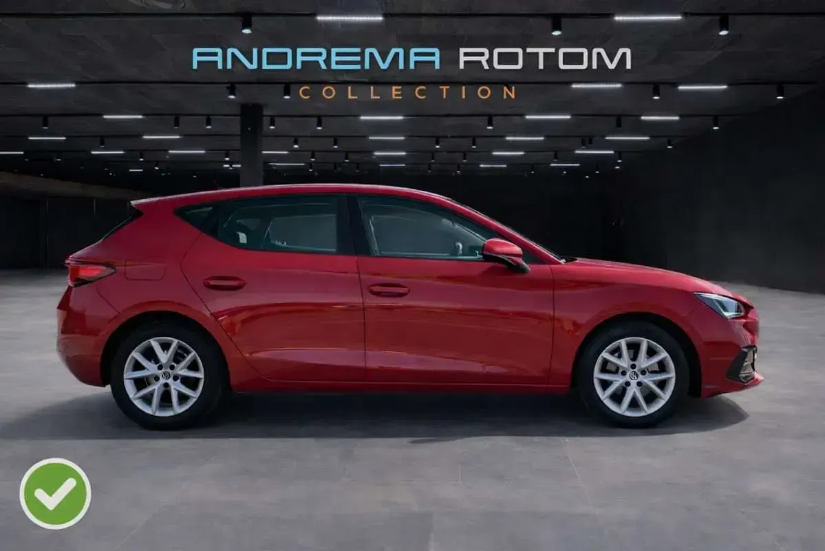 Usado Seat Leon Reference 116 CV (85 kW) 2021 Rojo Utilitario
