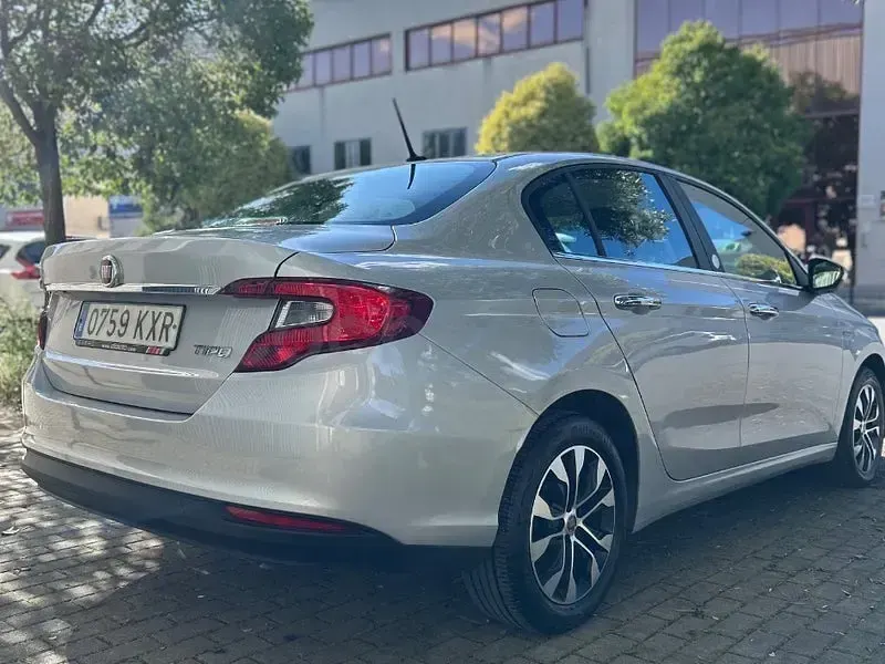 Usado Fiat Tipo Mirror 95 CV (69 kW) 2019 Gris / plata Berlina