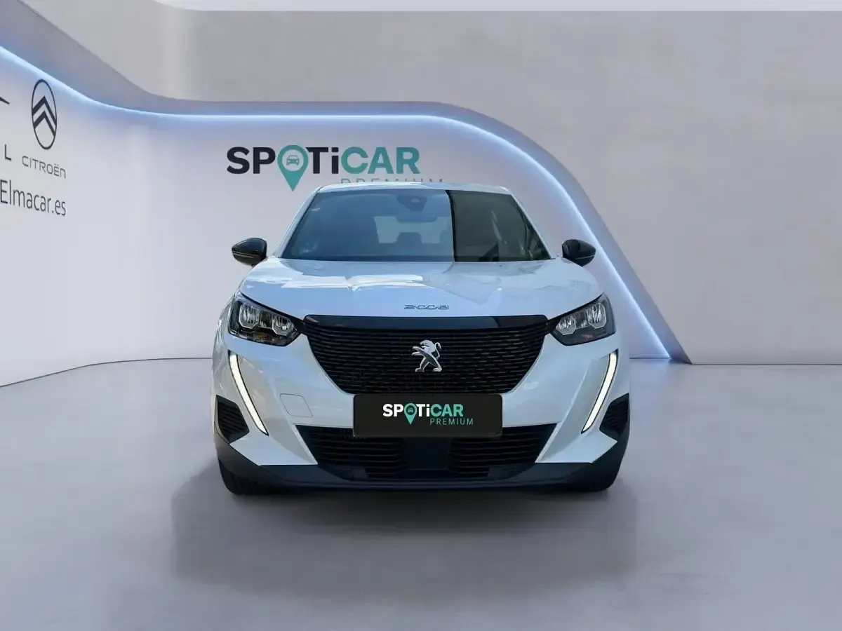 Usado Peugeot 2008 Active 100 CV (73 kW) 2023 Blanco SUV