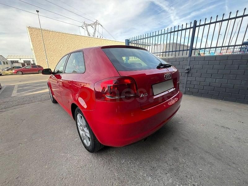 Usado Audi A3 Attraction 105 CV (77 kW) 2010 Rojo Utilitario