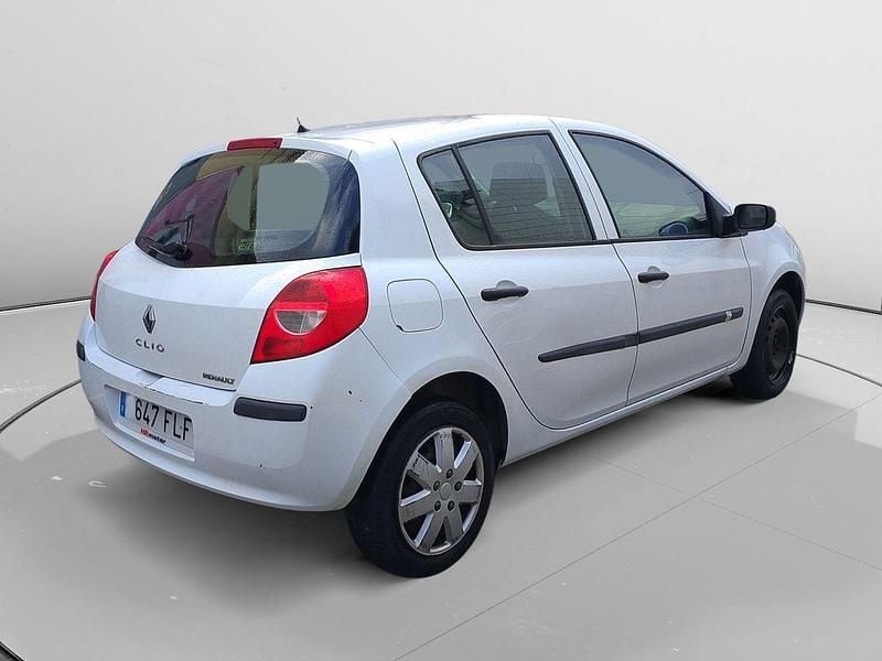 Usado Renault Clio II Authentique 75 CV (55 kW) 2007 Blanco Berlina