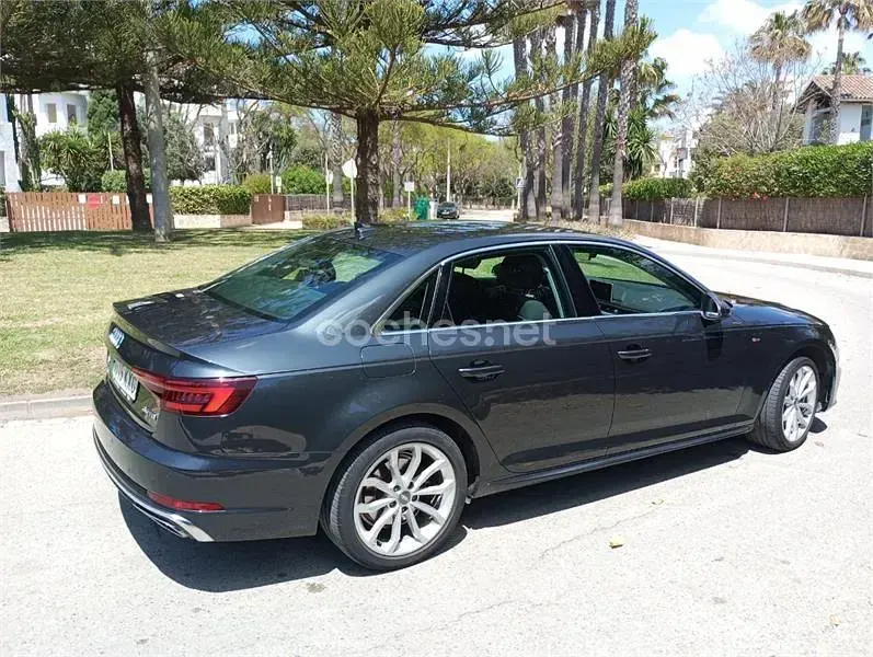 Usado Audi A4 S-Line 150 CV (110 kW) 2019 Gris / plata Berlina