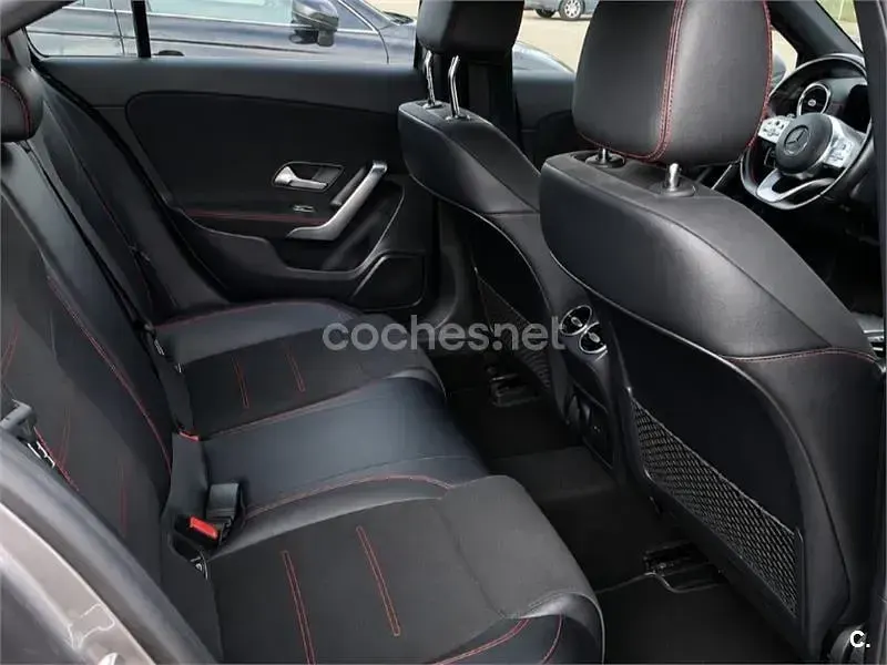 Usado Mercedes A180 116 CV (85 kW) 2021 Gris / plata Berlina