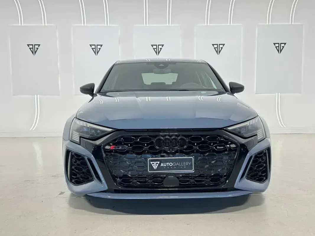 Usado Audi RS3 Sportback Premium 400 CV (294 kW) 2022 Gris Utilitario