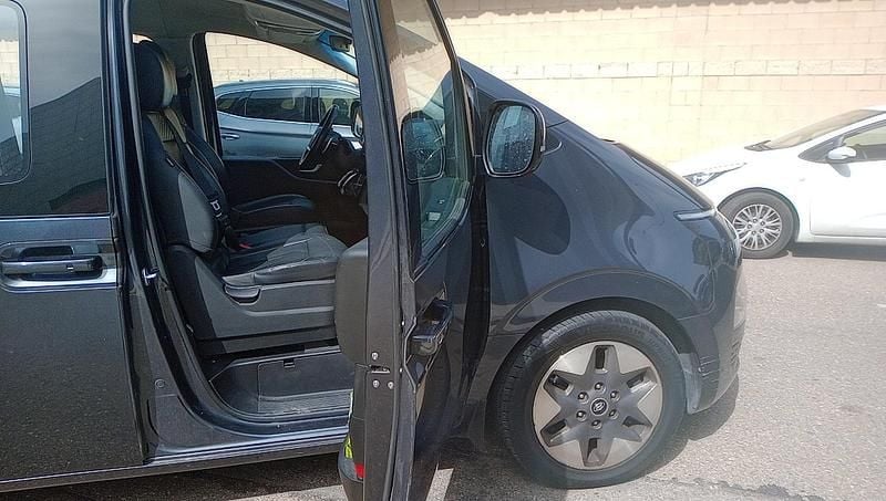 Usado Hyundai Staria 177 CV (130 kW) 2023 Negro Monovolumen