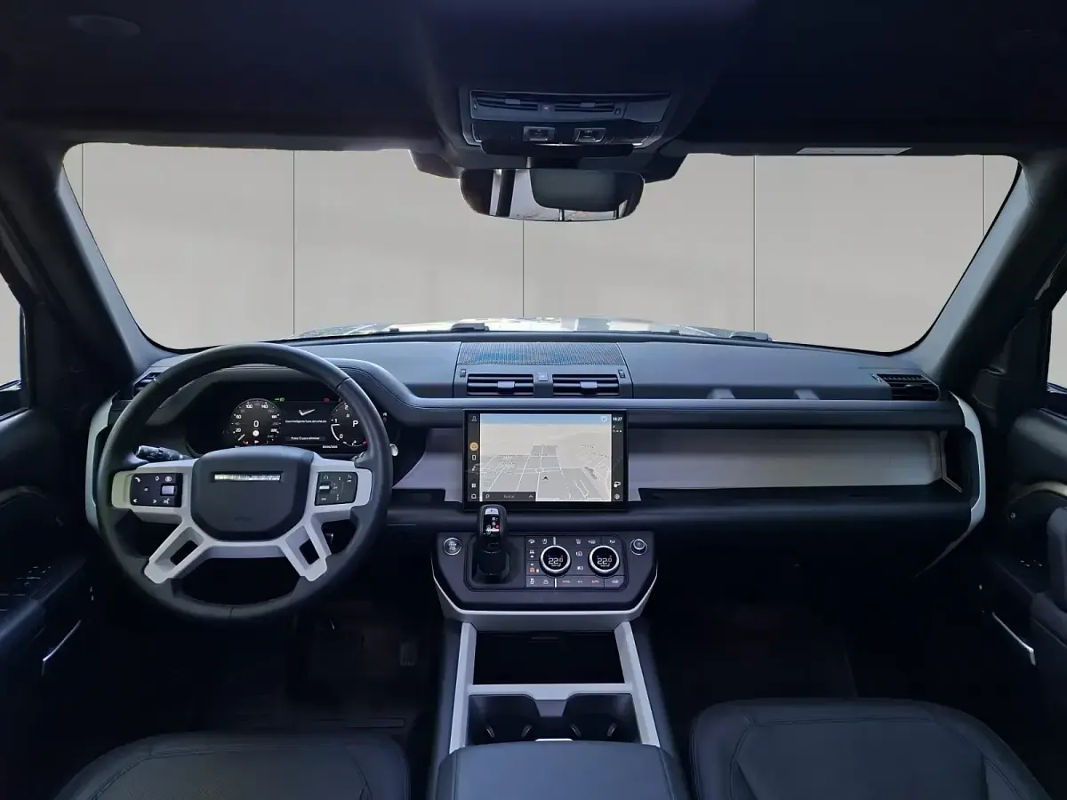 Usado Land Rover Defender HSE 249 CV (183 kW) 2025 Gondwana stone gloss SUV