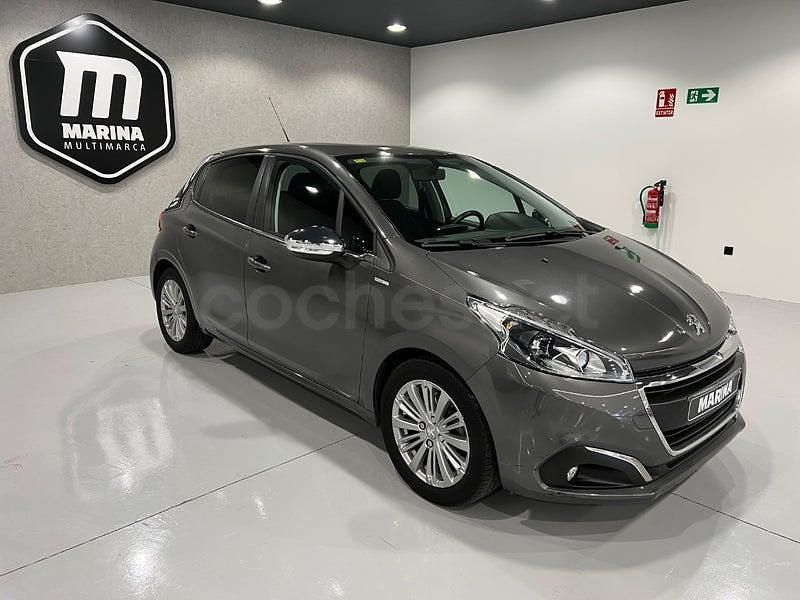 Usado Peugeot 208 Style 100 CV (73 kW) 2018 Gris / plata Utilitario