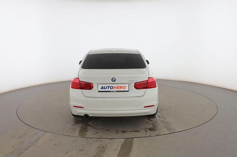 Usado BMW 318 Comfort Edition 150 CV (110 kW) 2017 Blanco Berlina