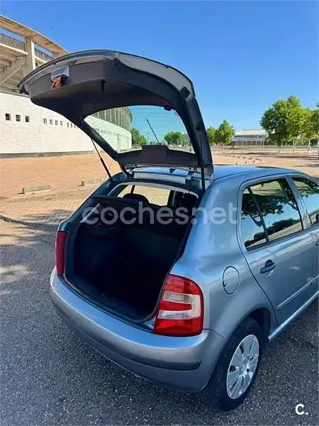 Usado Skoda Fabia 70 CV (51 kW) 2006 Gris / plata Berlina