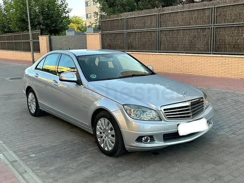 Usado Mercedes C220 Avantgarde 170 CV (125 kW) 2009 Gris / plata Berlina