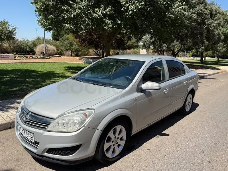 Usado Opel Astra Energy 100 CV (73 kW) 2008 Gris / plata Berlina