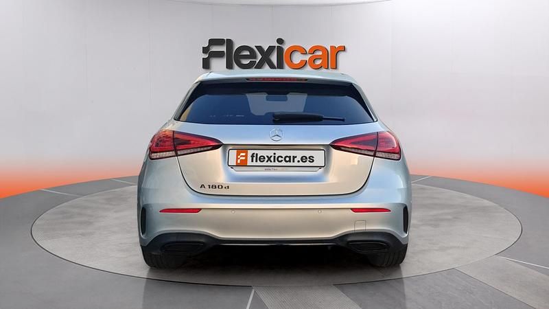 Usado Mercedes A180 116 HP (85 kW) 2020 Cinzento Sedan