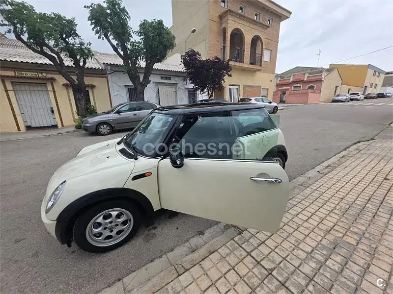 Usado Mini Cooper 115 CV (84 kW) 2002 Blanco Utilitario