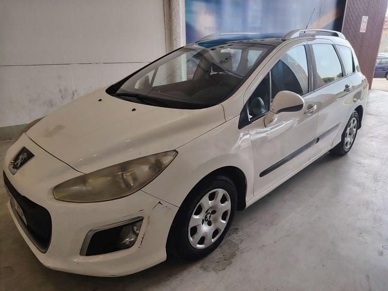 Usado Peugeot 308 SW Active 112 CV (82 kW) 2011 Blanco Familiar