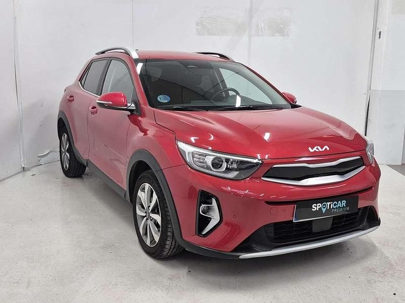 Usado Kia Stonic 101 CV (74 kW) 2022 Rojo SUV