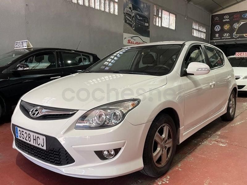Usado Hyundai i30 Comfort 109 CV (80 kW) 2011 Blanco Berlina