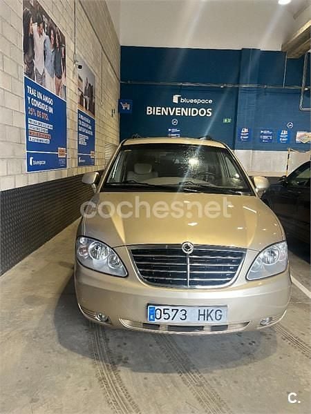 Usado Ssangyong (KGM) Rodius Limited 165 CV (121 kW) 2012 Amarillo Monovolumen