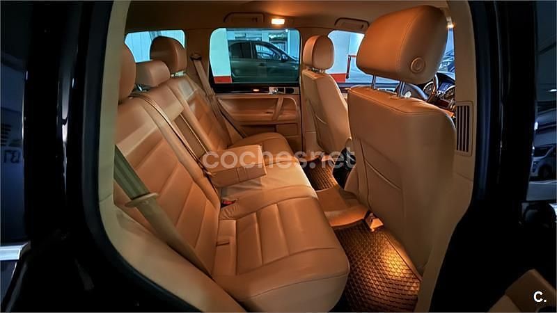 Usado VW Touareg 225 CV (165 kW) 2008 Negro SUV