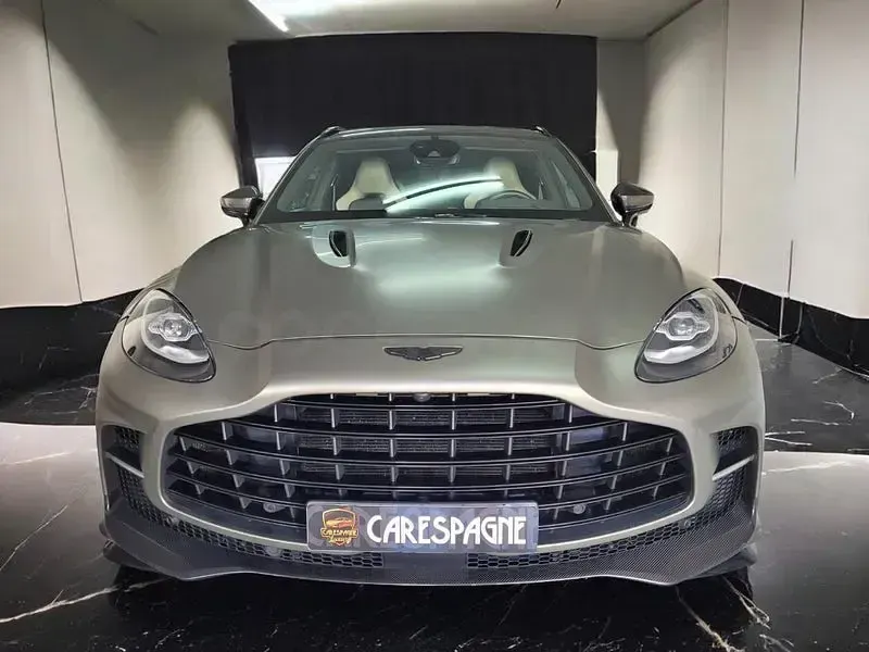 Usado Aston Martin DBX 707 CV (519 kW) 2024 Gris / plata SUV