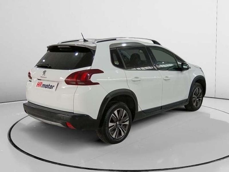 Usado Peugeot 2008 Allure 111 CV (81 kW) 2018 Blanco SUV