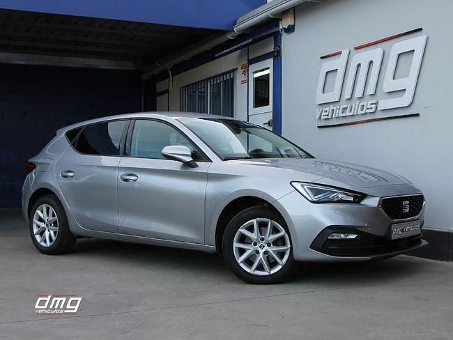 Usado Seat Leon Style 131 CV (96 kW) 2021 Gris / plata Berlina