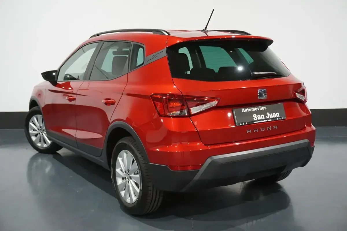 Usado Seat Arona Style 115 CV (84 kW) 2019 Rojo SUV