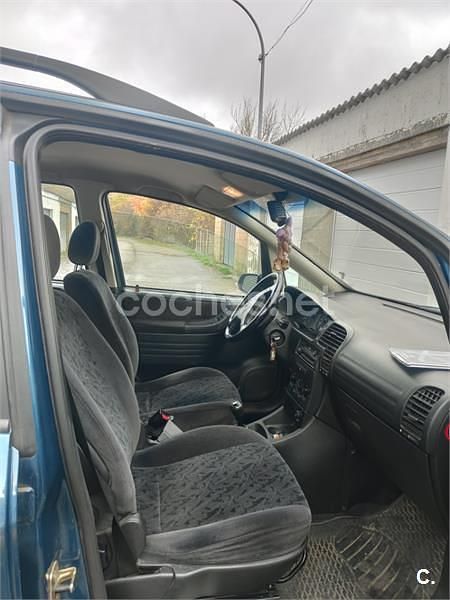 Usado Opel Zafira Comfort 100 CV (73 kW) 2001 Azul Monovolumen