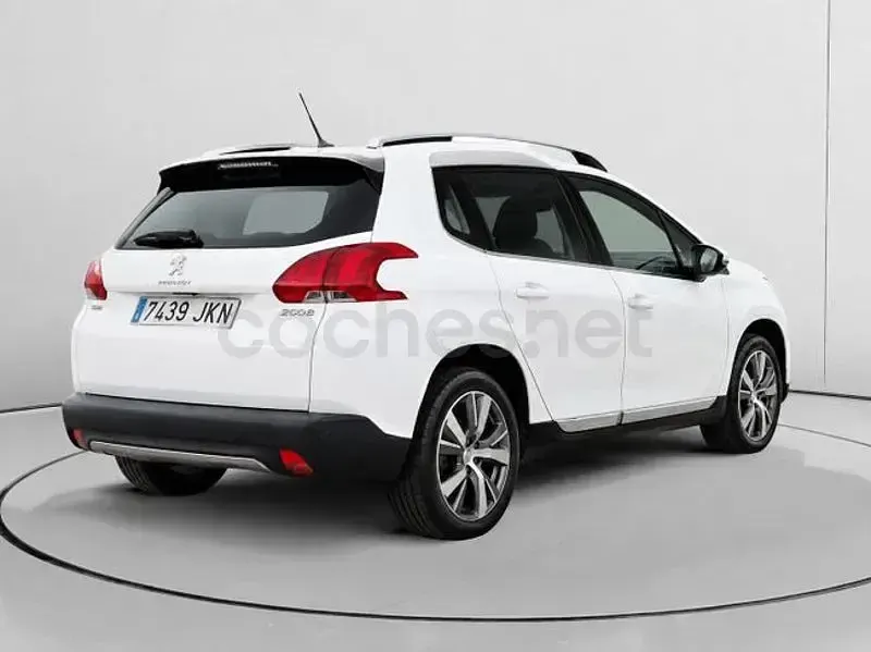 Usado Peugeot 2008 Allure 130 CV (95 kW) 2015 Blanco SUV