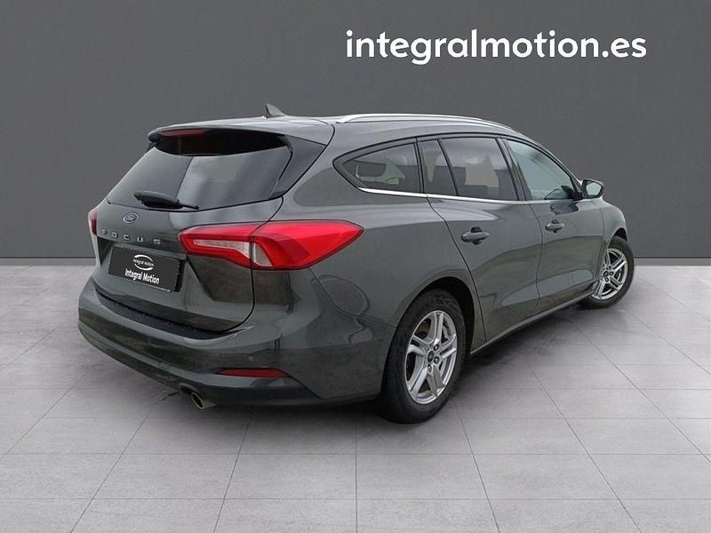 Usado Ford Focus Trend 125 CV (91 kW) 2020 Grisnegro Familiar