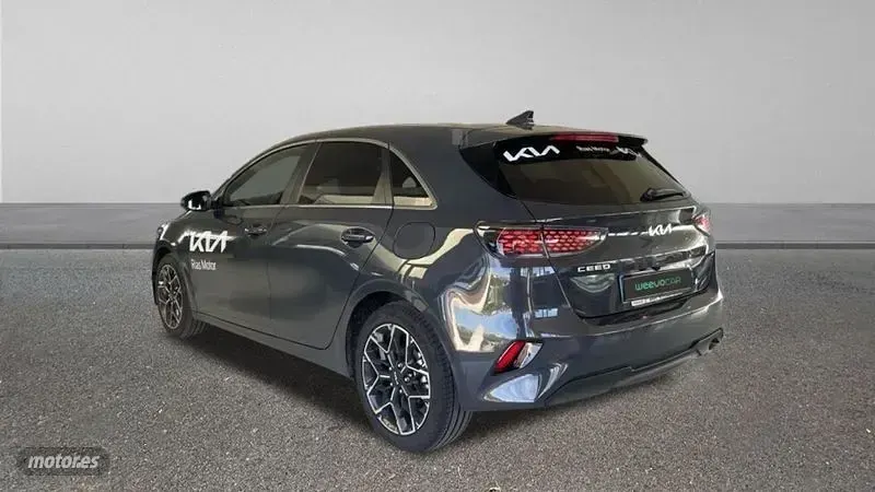 Usado Kia Ceed Style 100 CV (73 kW) 2024 Gris Utilitario