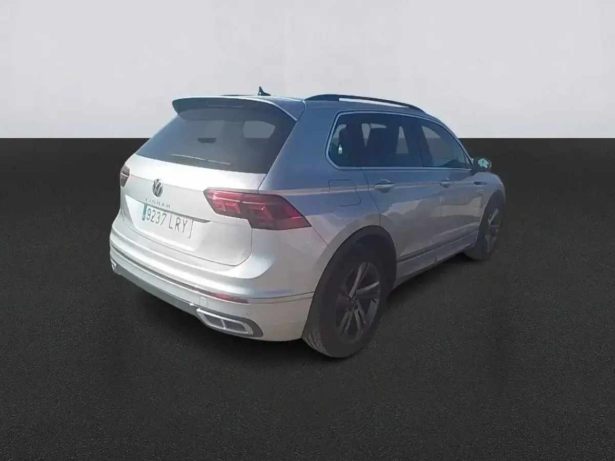 Usado VW Tiguan R-line 150 CV (110 kW) 2021 Gris SUV