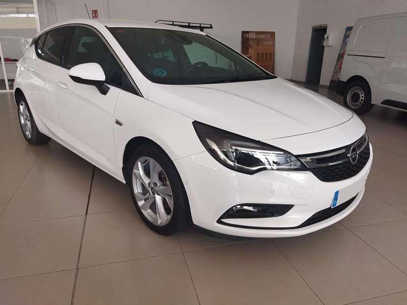 Blanco Usado 2018 Opel Astra Dynamic Berlina | 12.440 € (Un poco caro) - Imagen 1/4