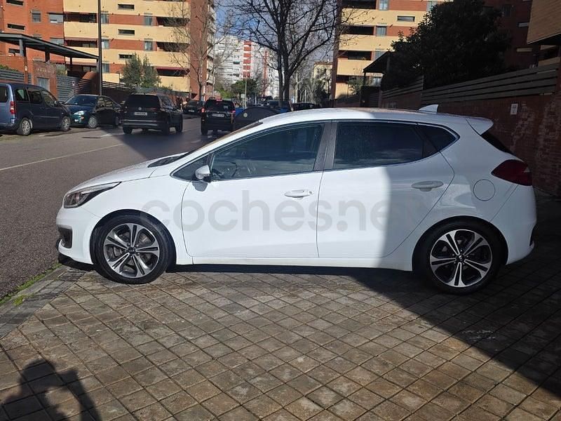 Blanco Usado 2018 Kia Ceed Utilitario | 5999 € (Super precio) - Imagen 1/4