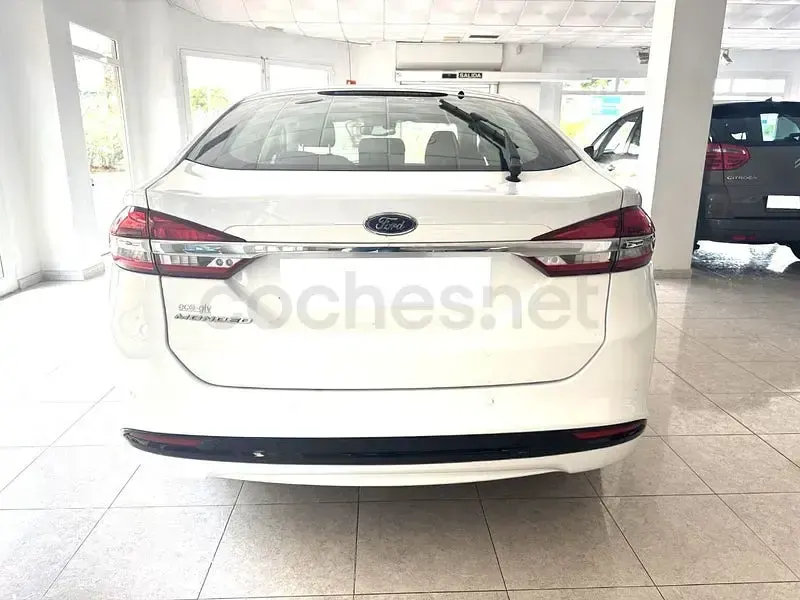Usado Ford Mondeo Trend 167 CV (122 kW) 2019 Blanco Berlina
