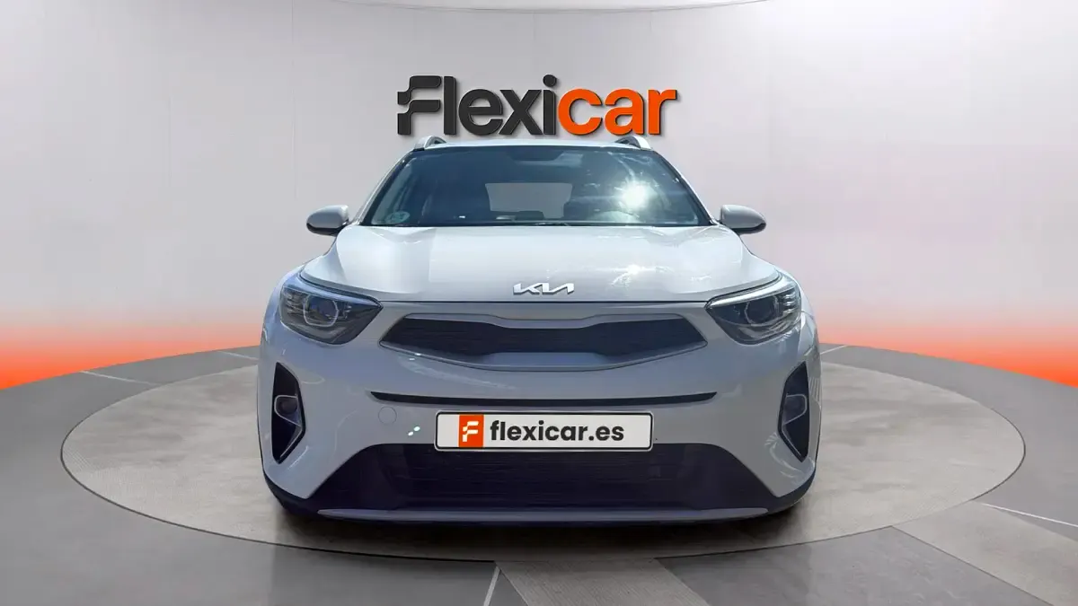 Usado Kia Stonic 84 CV (61 kW) 2023 Blanco SUV