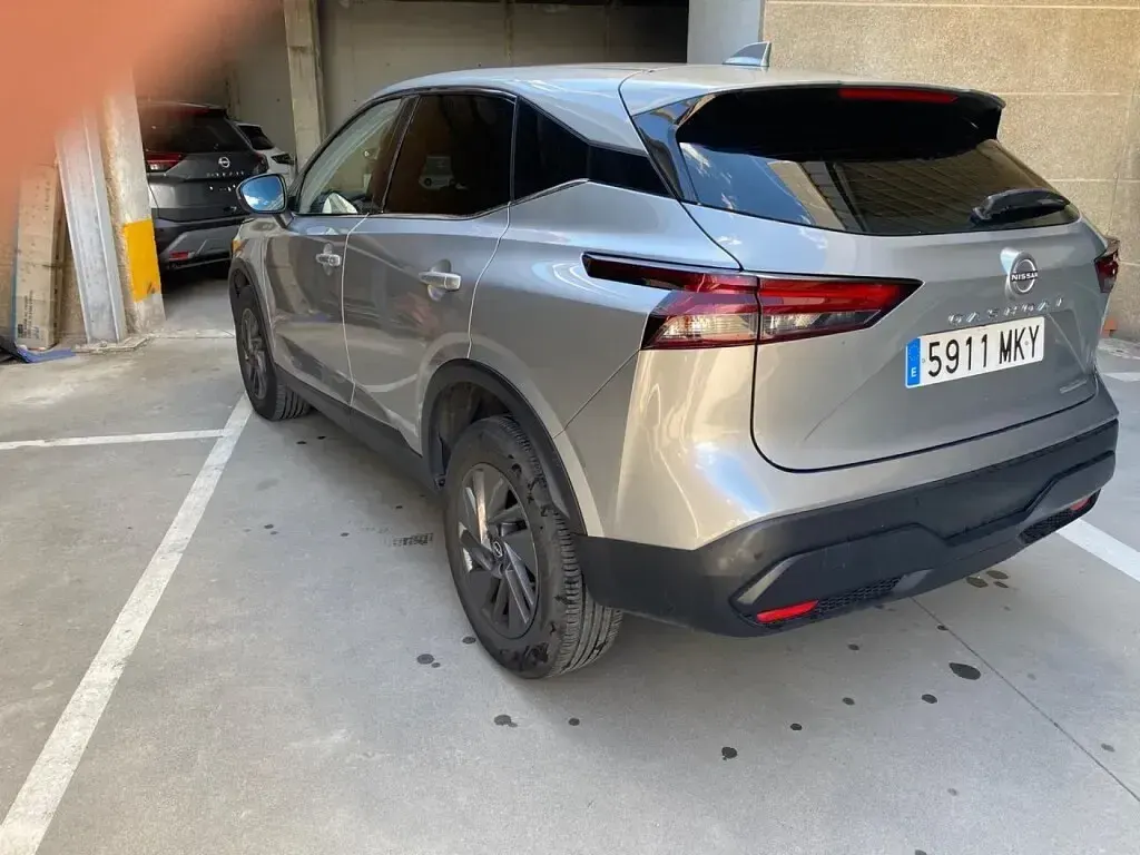 Usado Nissan Qashqai Acenta 140 CV (102 kW) 2023 Plata SUV